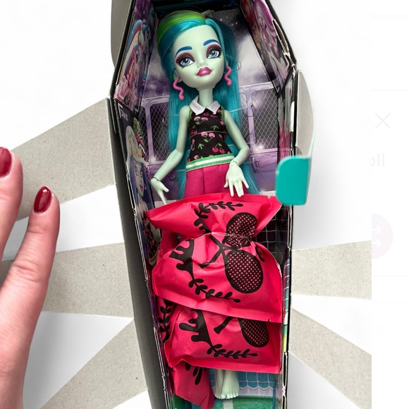 Monster High Ghoulia Yelps G3 Buried Secrets Courtside Fang-Out - Picture 2 of 6